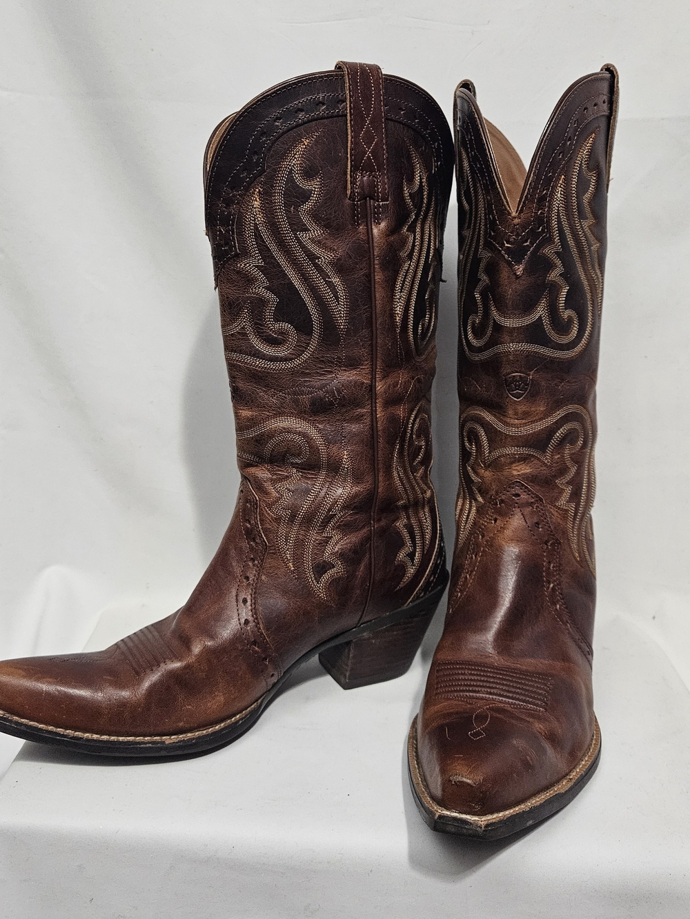 Ariat Heritage Western boots - comfort & sleek style Caramel full-grain leather